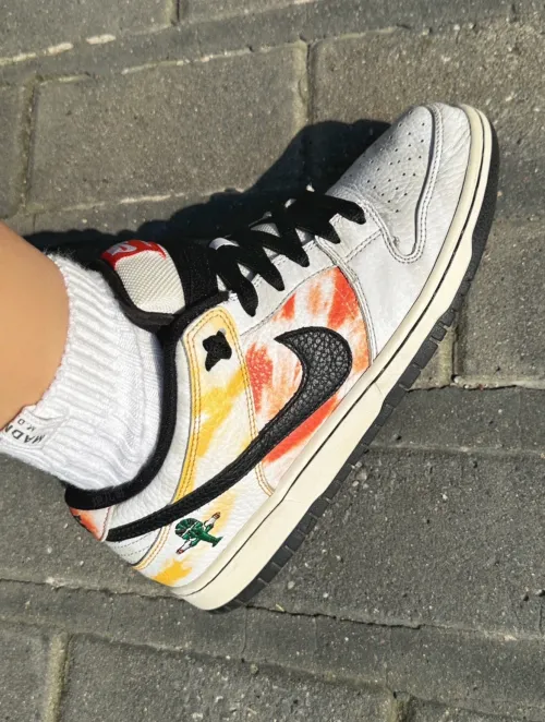 Nike SB Dunk Low Raygun Tie-Dye White BQ6832-101 review 