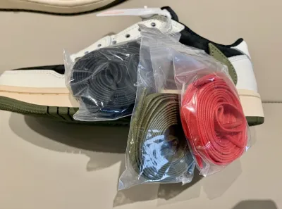 Jordan 1 Retro Low OG SP Travis Scott Olive (Women's) DZ4137-106 review Sophia 01