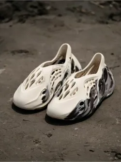 Adidas Yeezy Foam RNNR MX Cream Clay GX8774  review Ann 01