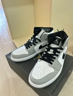 Jordan 1 Mid Light Smoke Grey 554724-092  review Lisa 01