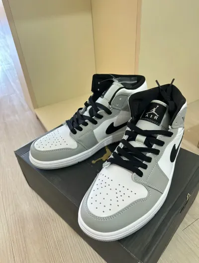 Jordan 1 Mid Light Smoke Grey 554724-092  review Lisa 00