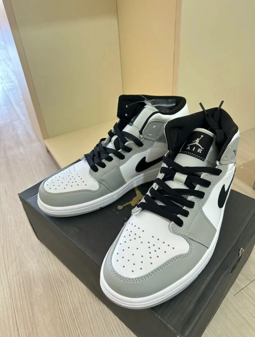 Jordan 1 Mid Light Smoke Grey 554724-092  review 