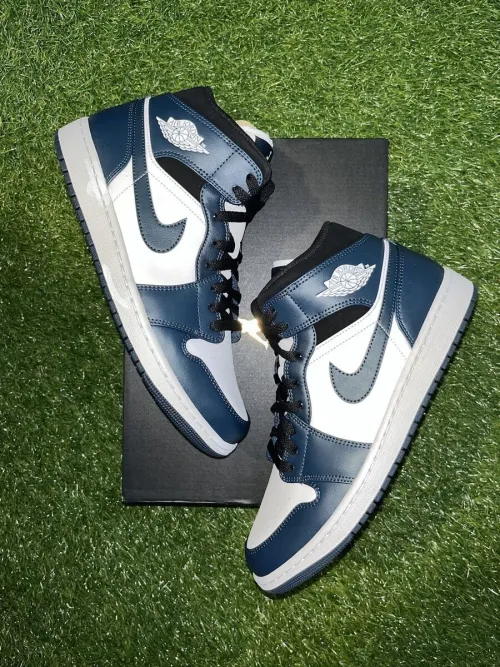 Air Jordan 1 Mid Armory Navy  554724-411 review 