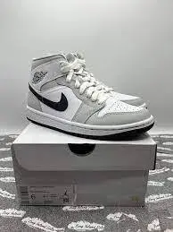 Jordan 1 Mid Light Smoke Grey BQ6472-015 review Zamora Veronica