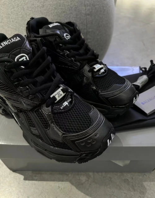Balenciaga Runner Black 656065W3RA11000  review 