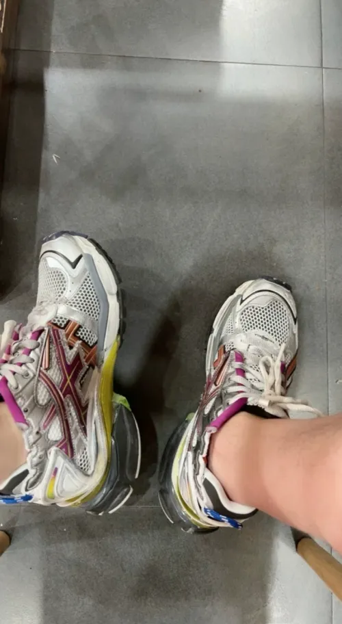 Balenciaga Runner Multicolor  677402W3RB68123 review 