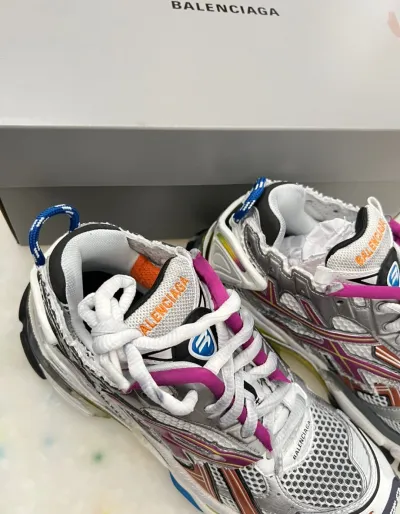 Balenciaga Runner Multicolor  677402W3RB68123 review sdfghhye