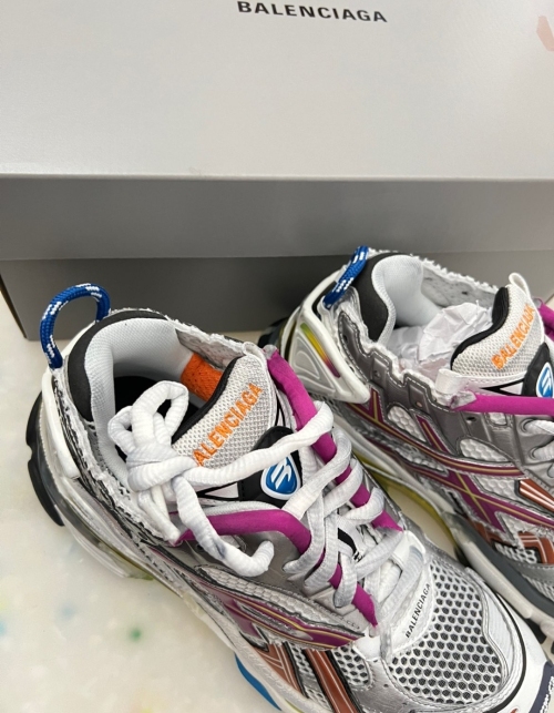 Balenciaga Runner Multicolor 677402W3RB68123 review 