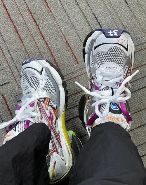 Balenciaga Runner Multicolor  677402W3RB68123 review 