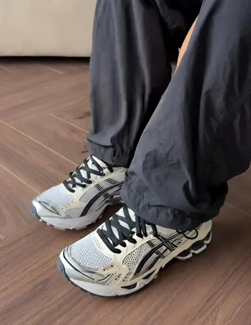 ASICS 14 White Midnight 1202A056-109 review 