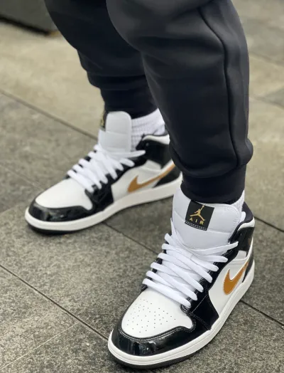 Jordan 1 Mid Patent Black White Gold 852542 007 review hgfh