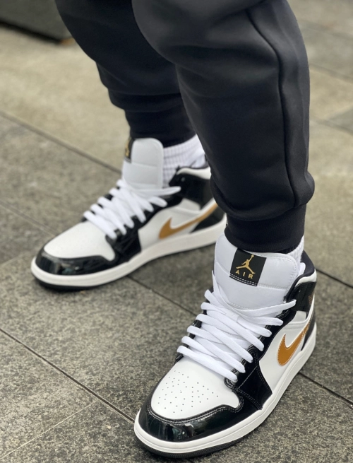 Jordan 1 Mid Patent Black White Gold 852542 007 review 