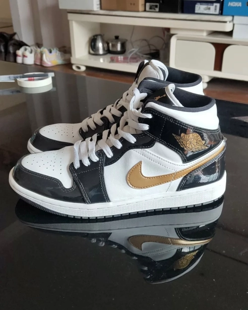 Jordan 1 Mid Patent Black White Gold 852542 007 review 