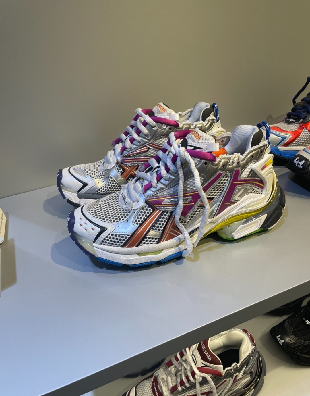 Balenciaga Runner Multicolor 677402W3RB68123 review kljgh
