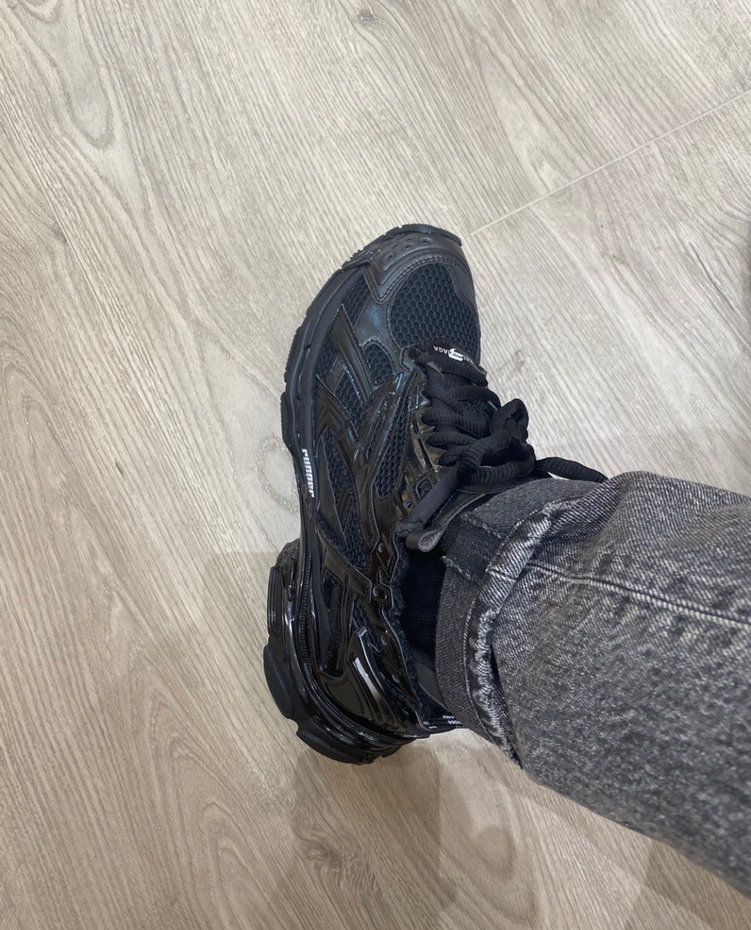 Balenciaga Runner Black 656065W3RA11000  review hvc