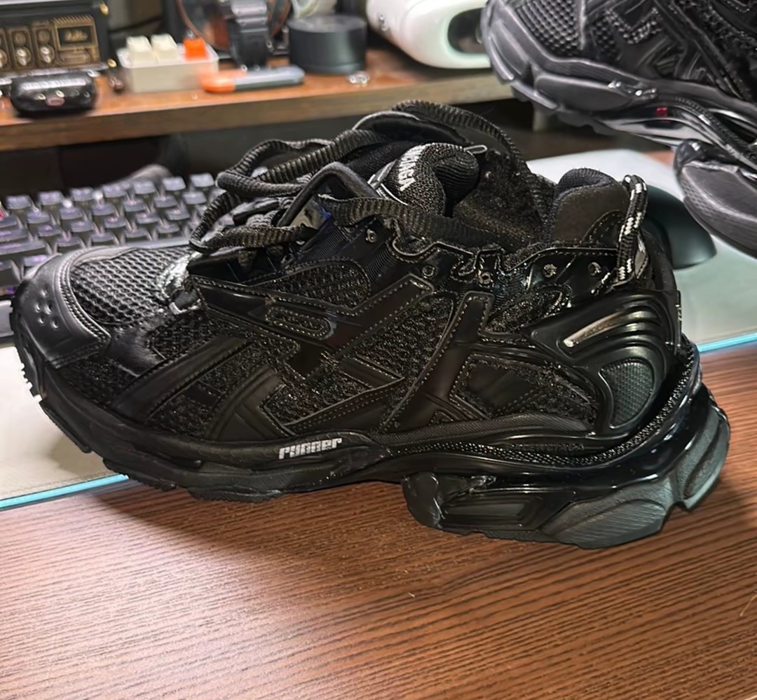 Balenciaga Runner Black 656065W3RA11000  review uydr