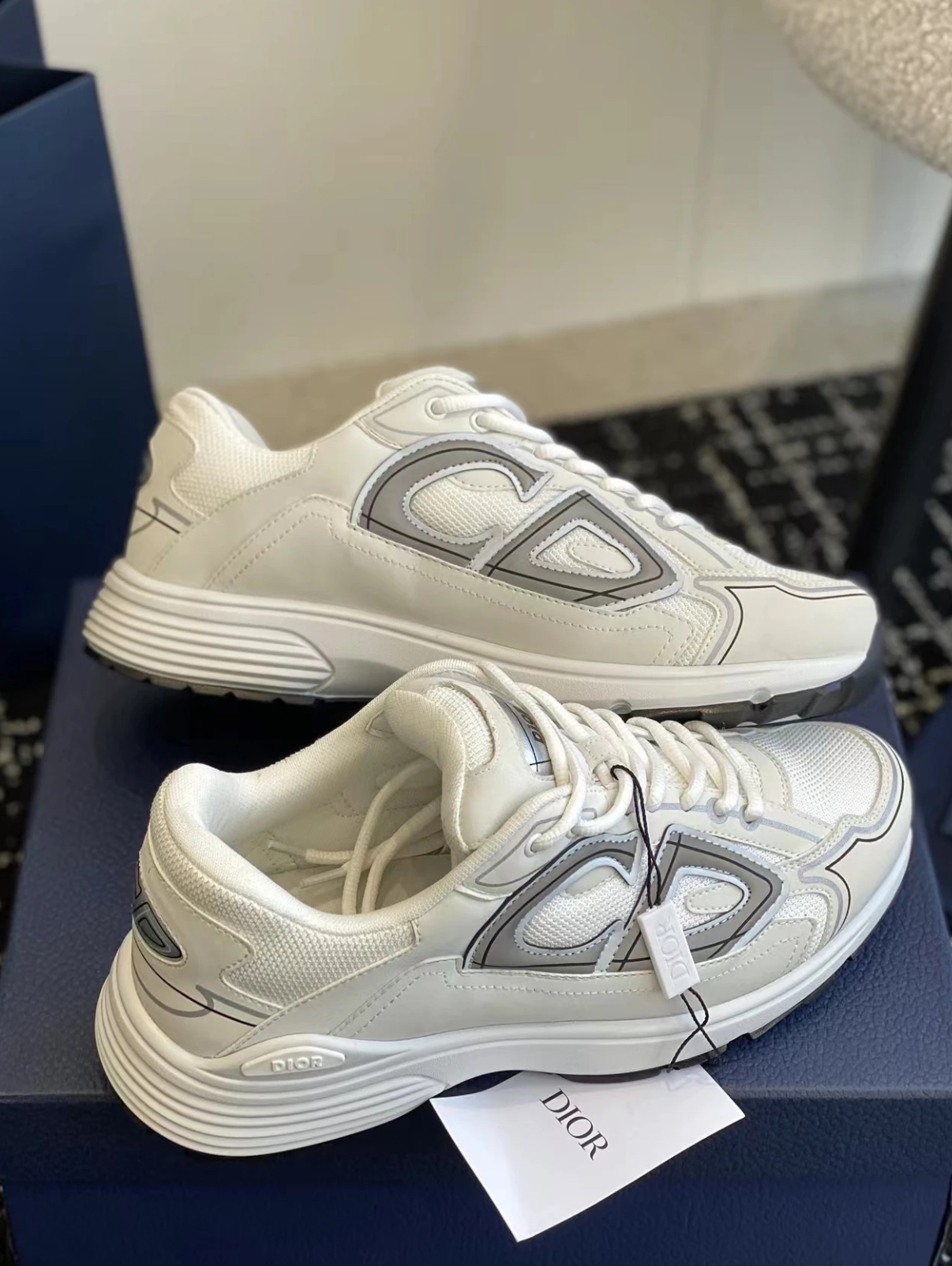 Dior B30 White 3SN279ZND_H000 review Sophia 00