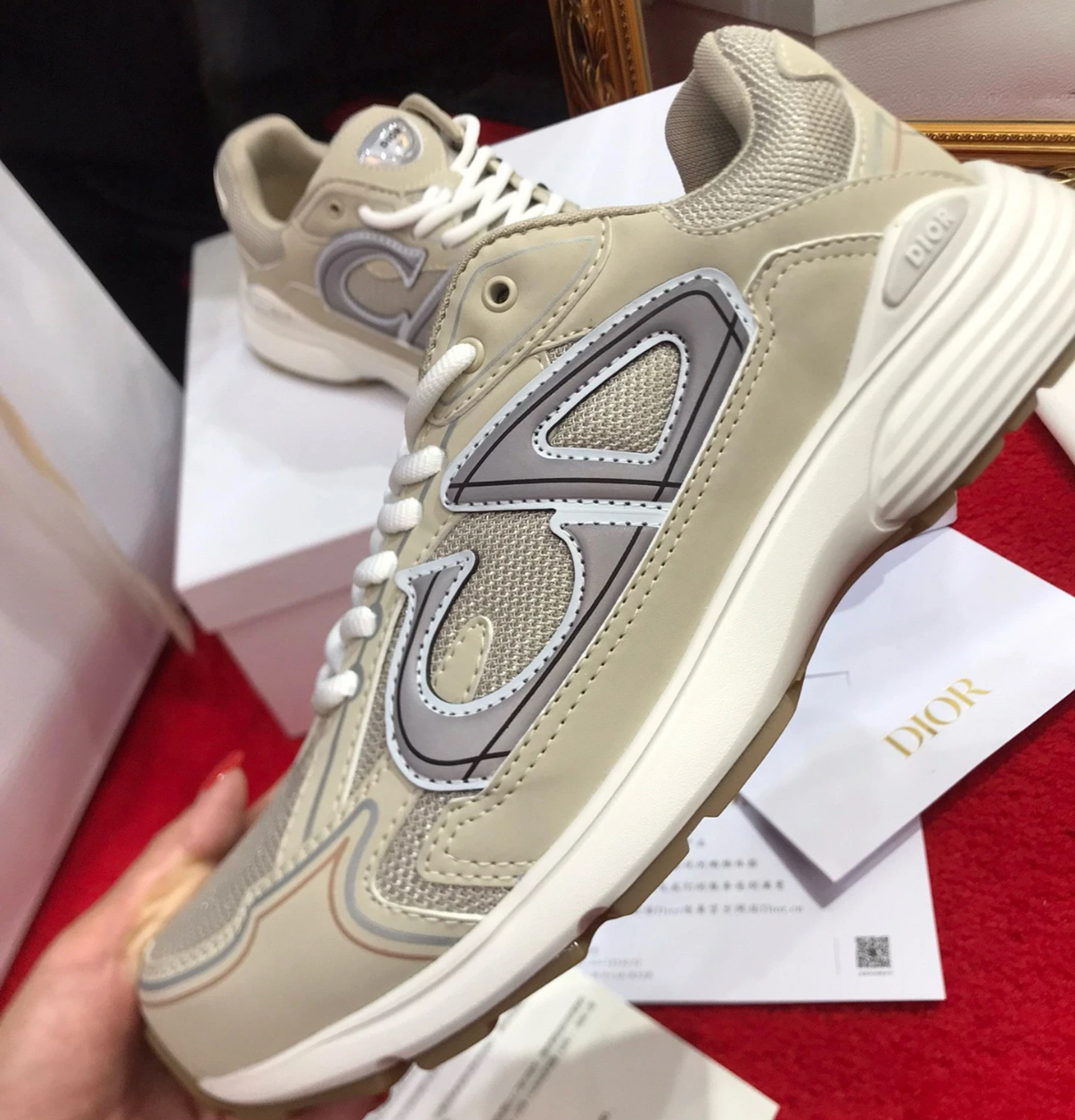 Dior B30 Cream Green 3SN279ZRD_H166 review Ava 01