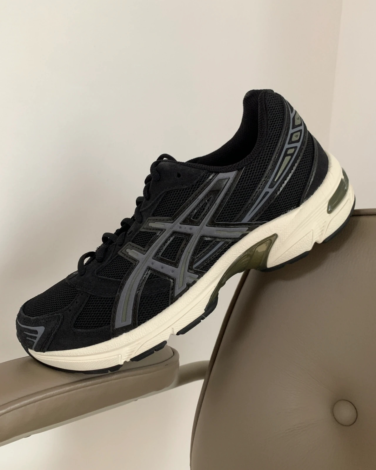 ASICS Gel 1130 Black Metropolis 1201A255-002 review Abigail 02