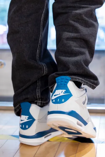 Jordan 4  Military Blue (2024)  FV5029-141 review Amy