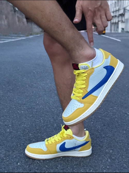 Jordan 1 Retro Low OG SP Travis Scott Canary (Women's) DZ4137-700 review 