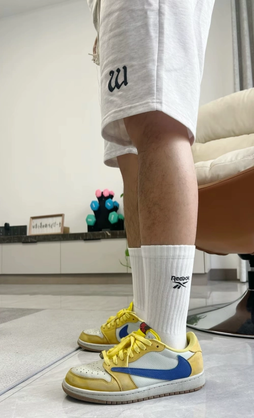 Jordan 1 Retro Low OG SP Travis Scott Canary (Women's) DZ4137-700 review 