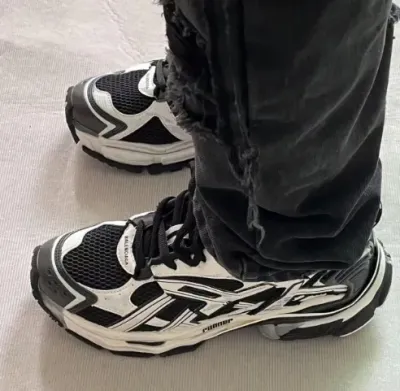 Balenciaga Runner White Black White   677403W3RB29010 review Michelle