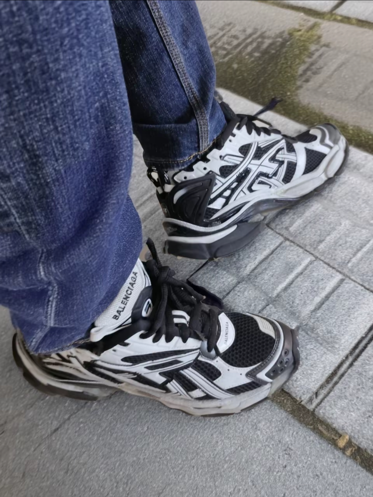 Balenciaga Runner White Black White   677403W3RB29010 review Max