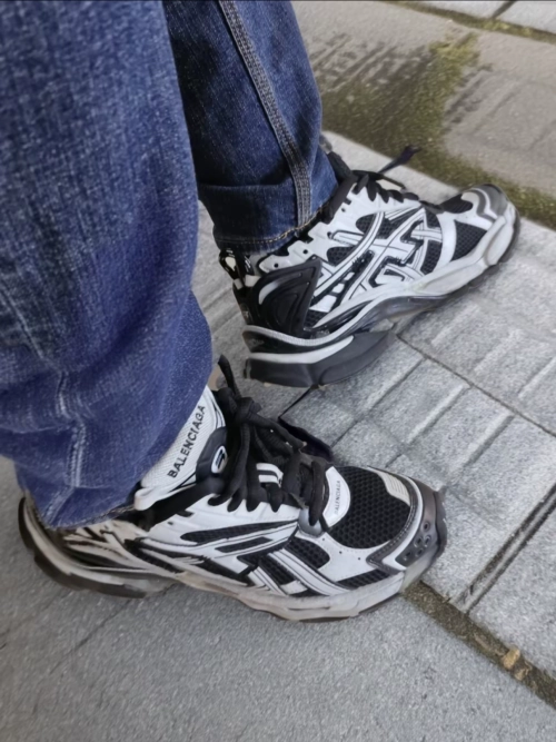 Balenciaga Runner White Black White   677403W3RB29010 review 