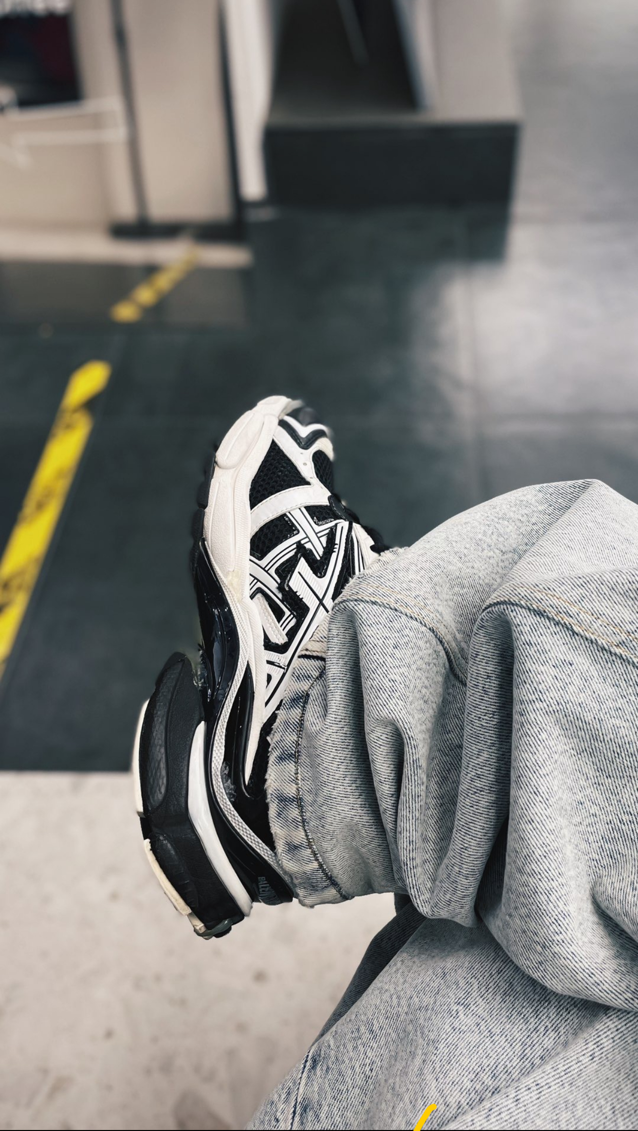 Balenciaga Runner White Black White   677403W3RB29010 review Stephani