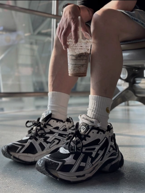 Balenciaga Runner White Black White   677403W3RB29010 review 