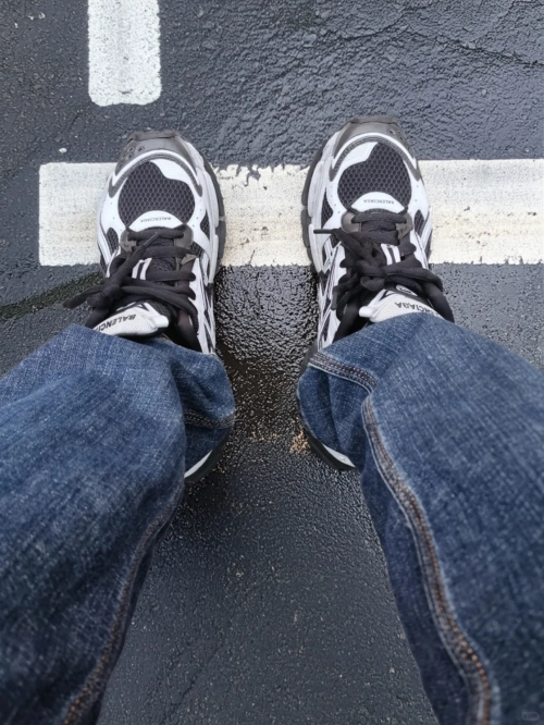 Balenciaga Runner White Black White   677403W3RB29010 review 