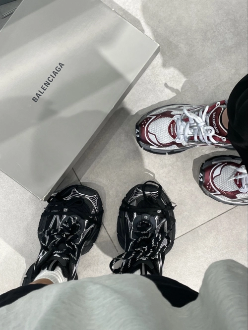 Balenciaga Runner Sneaker 'White Burgundy' 677402 W3RB3 9069 review 