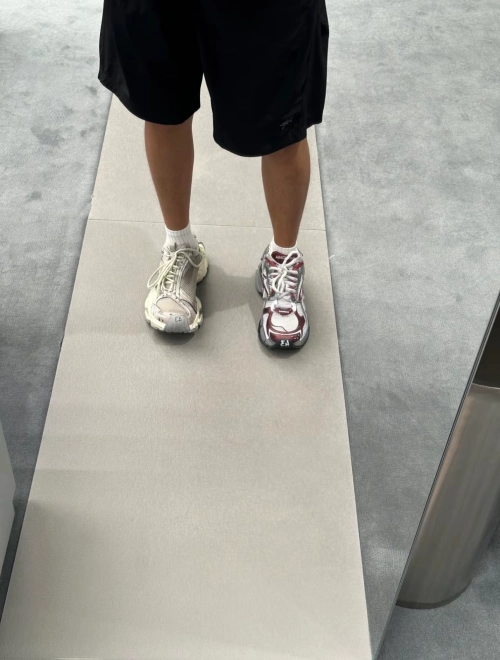 Balenciaga Runner Sneaker 'White Burgundy' 677402 W3RB3 9069 review 