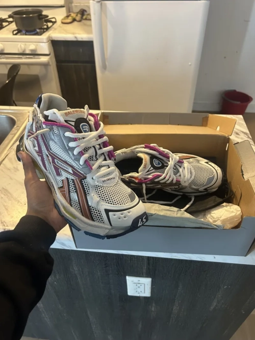 Balenciaga Runner Multicolor 677403W3RB68123 review 