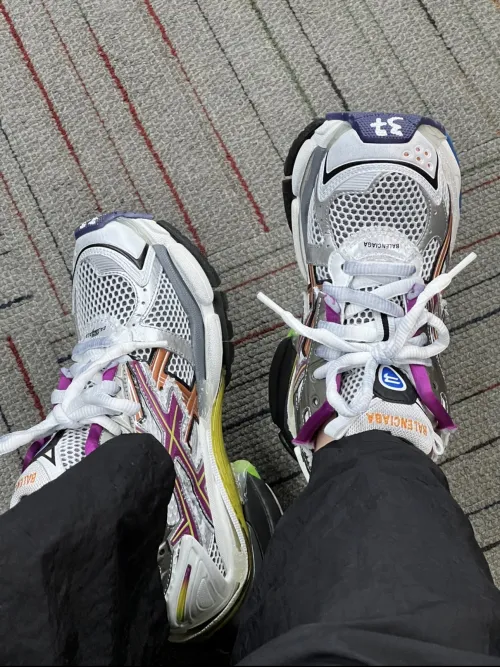 Balenciaga Runner Multicolor 677402W3RB68123 review 
