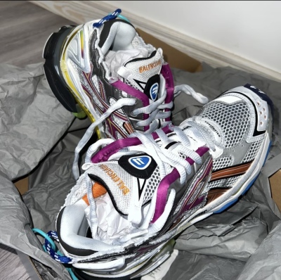 Balenciaga Runner Multicolor 677402W3RB68123 review Owen