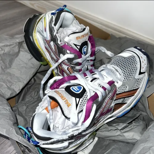 Balenciaga Runner Multicolor 677402W3RB68123 review 