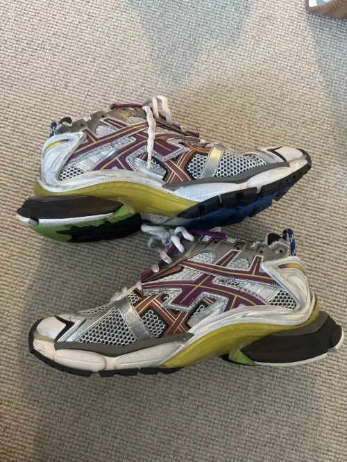 Balenciaga Runner Multicolor 677402W3RB68123 review 