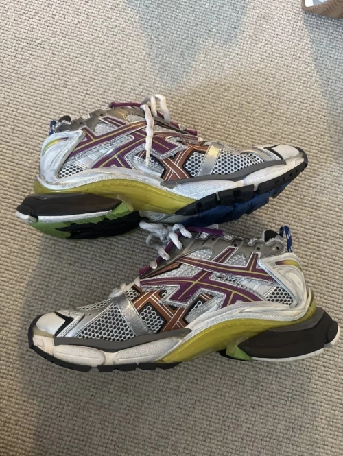 Balenciaga Runner Multicolor 677403W3RB68123 review 