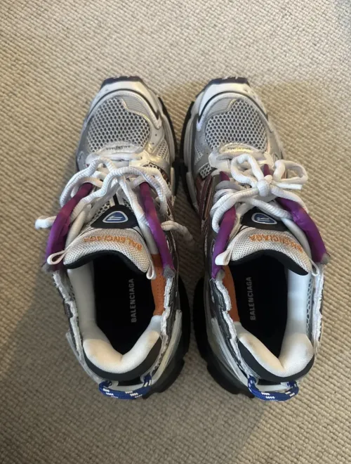 Balenciaga Runner Multicolor 677402W3RB68123 review 