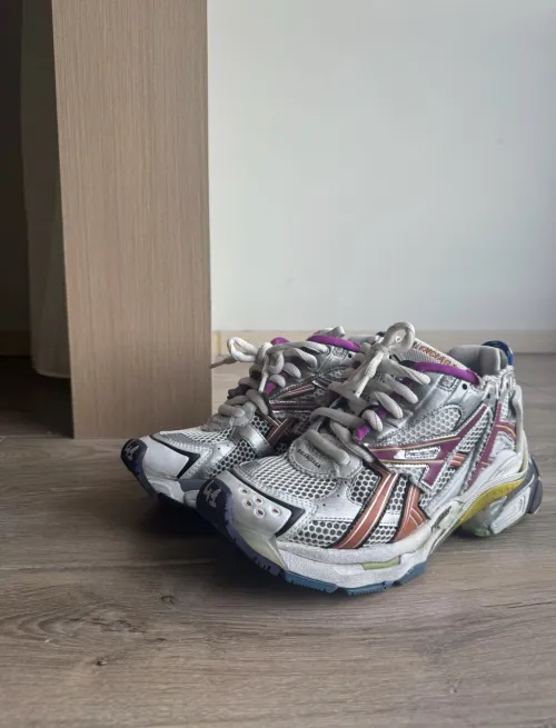 Balenciaga Runner Multicolor 677402W3RB68123 review Piscew