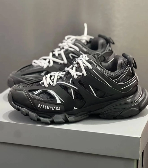 Balenciaga Track LED Black And White 542023 W1GB1 2045 review 