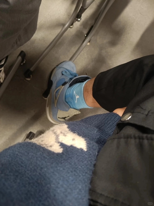 Jordan 4 Retro University Blue (2021) CT8527-400 review 