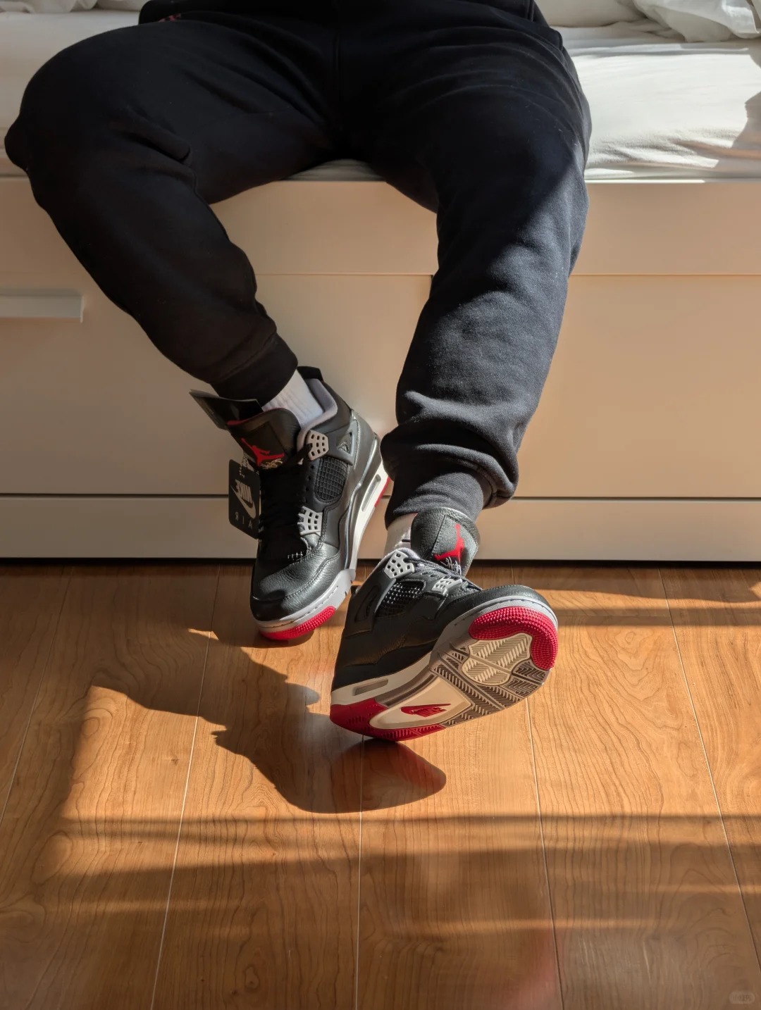 Jordan 4 Retro Bred (2019) 308497-060 review amber