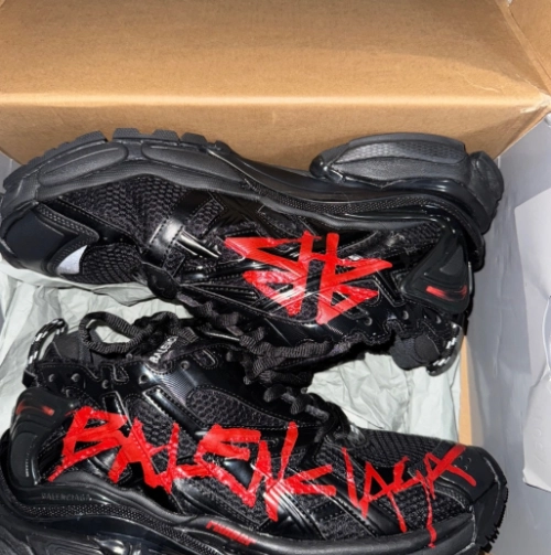 Balenciaga Runner Graffiti Black Red 677403W3RBQ1060 review 