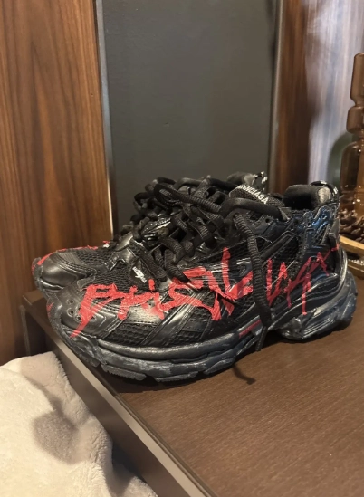 Balenciaga Runner Graffiti Black Red 677403W3RBQ1060 review 