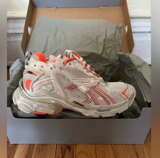 Balenciaga Runner Trainer Fluo Orange 677403W3RBM9770 review Charlotte