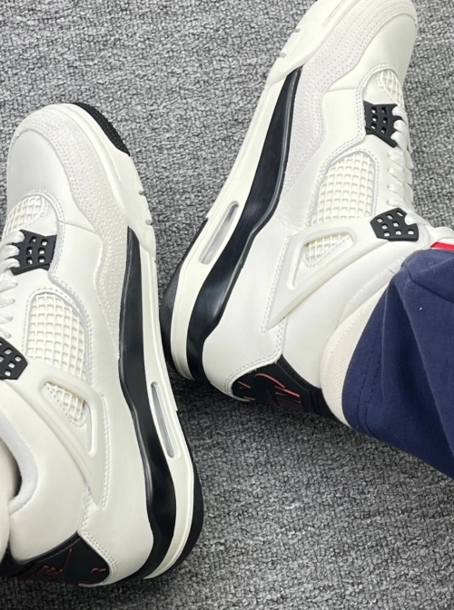 Jordan 4 Retro OG Flight Club Men's IM4002-100 review 