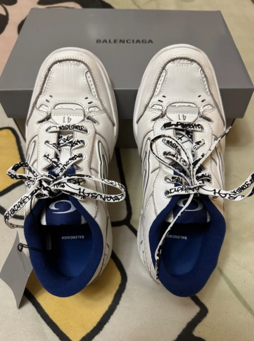 Balenciaga Hamptons Worn-Out White Dark Blue 841765WCURB9141 review 